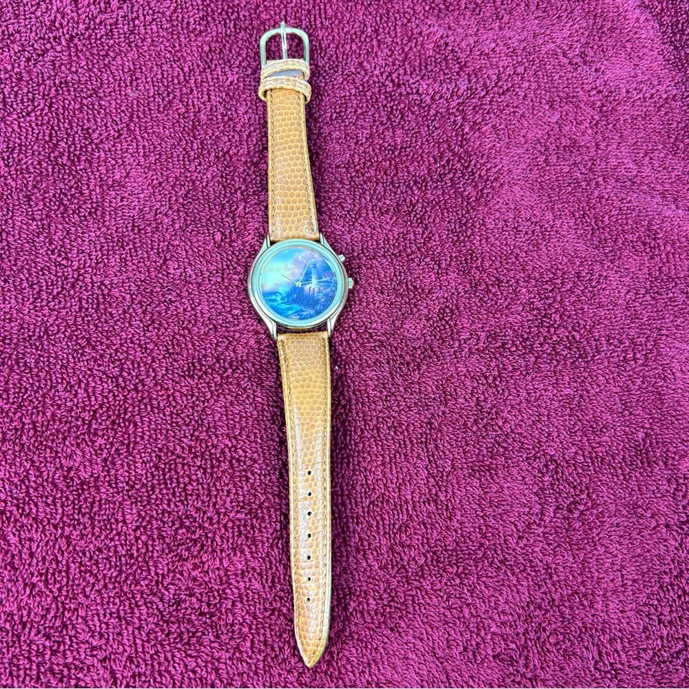 Avon 2001 Thomas Kinkade Lighthouse watch, unisex. New Battery 6/18/25